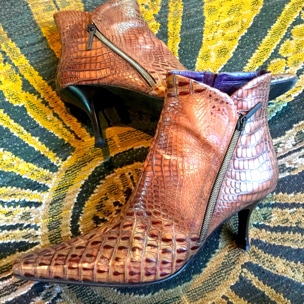 Donald J. Pliner Sarra booties